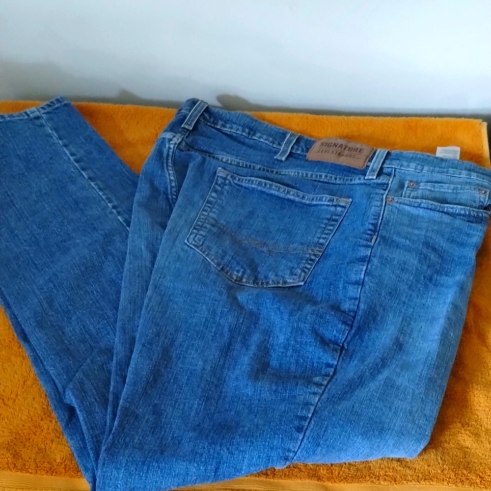 Men's Levi Signature Athletic 40x32 Jeans Used